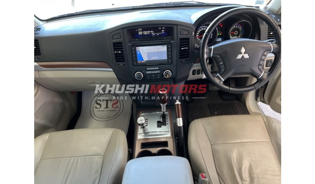 2008 Mitsubishi Pajero image-6