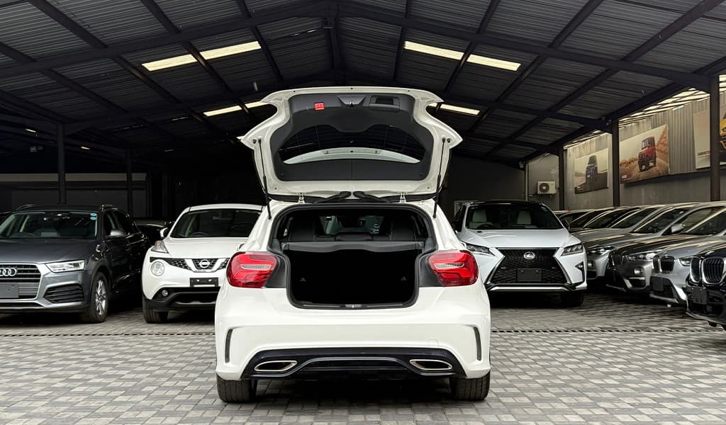 2018 Mercedes-Benz A-Class AMG Style A180 image-7