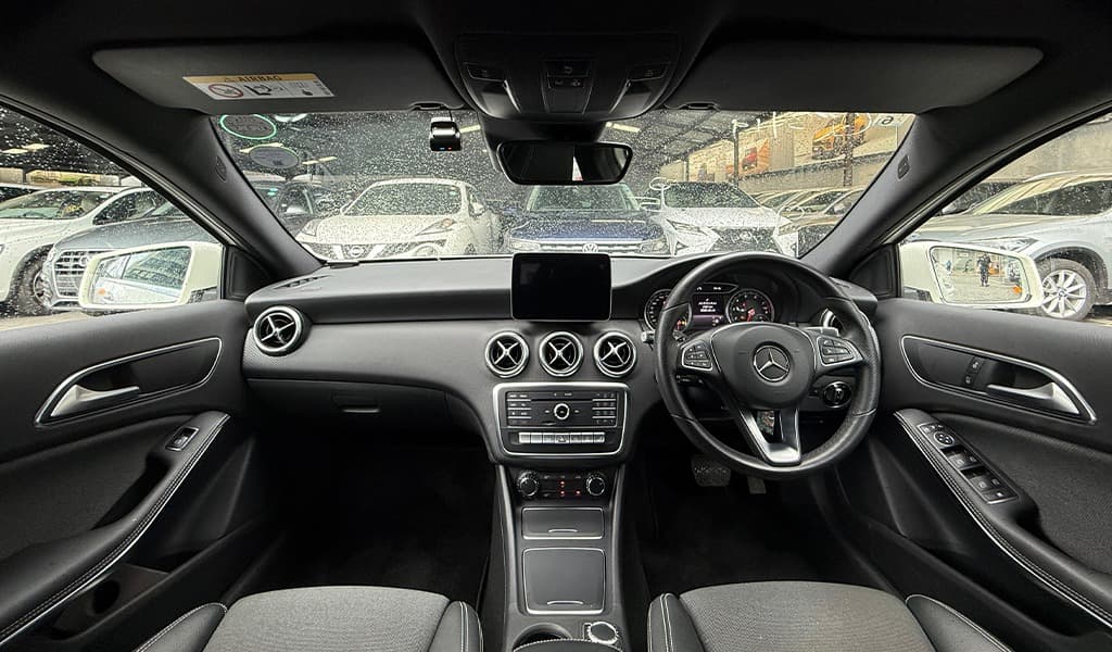 2018 Mercedes-Benz A-Class AMG Style A180 image-14