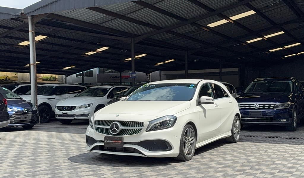 2018 Mercedes-Benz A-Class AMG Style A180 image-3