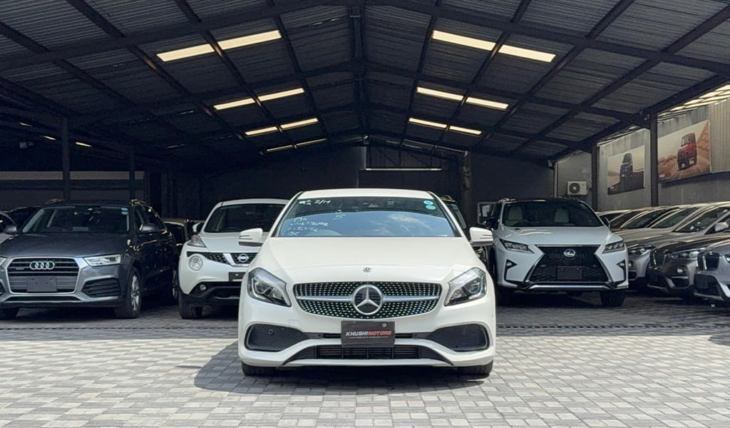 2018 Mercedes-Benz A-Class AMG Style A180 image-2