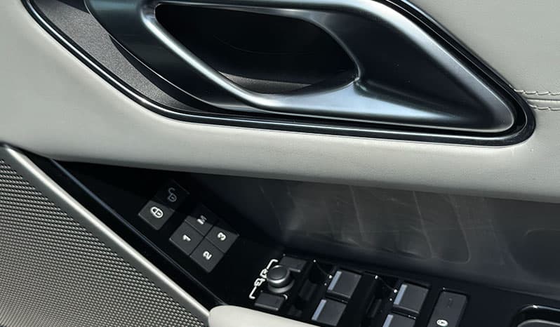 2020 Land Rover Range Rover SV Autobiography image-14