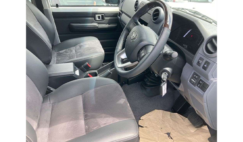 2023 Toyota Land Cruiser 76 AX image-8