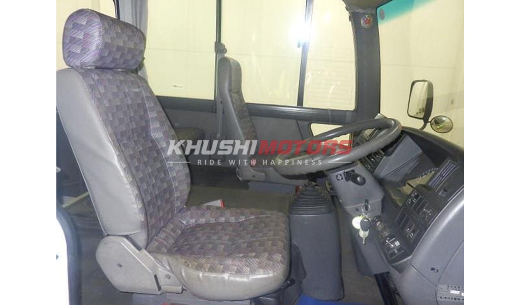 2000 Isuzu Journey image-6
