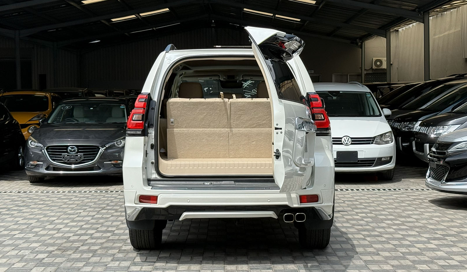 2018 Toyota Land Cruiser Prado TX-L Package image-7