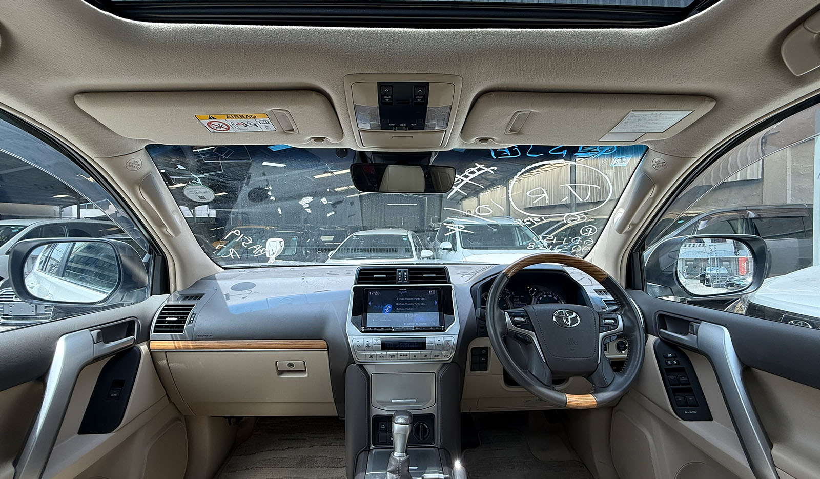 2018 Toyota Land Cruiser Prado TX-L Package image-13