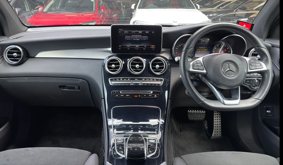 2018 Mercedes-Benz GLC-Class GLC200 image-9