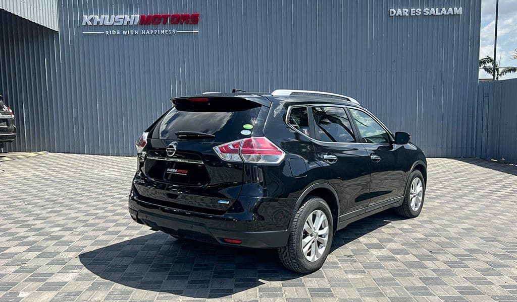 2015 Nissan X Trail image-13