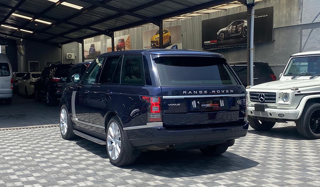 2017 Land Rover Range Rover Vogue image-4