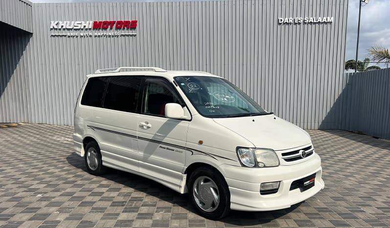 2000 Toyota Noah image-1