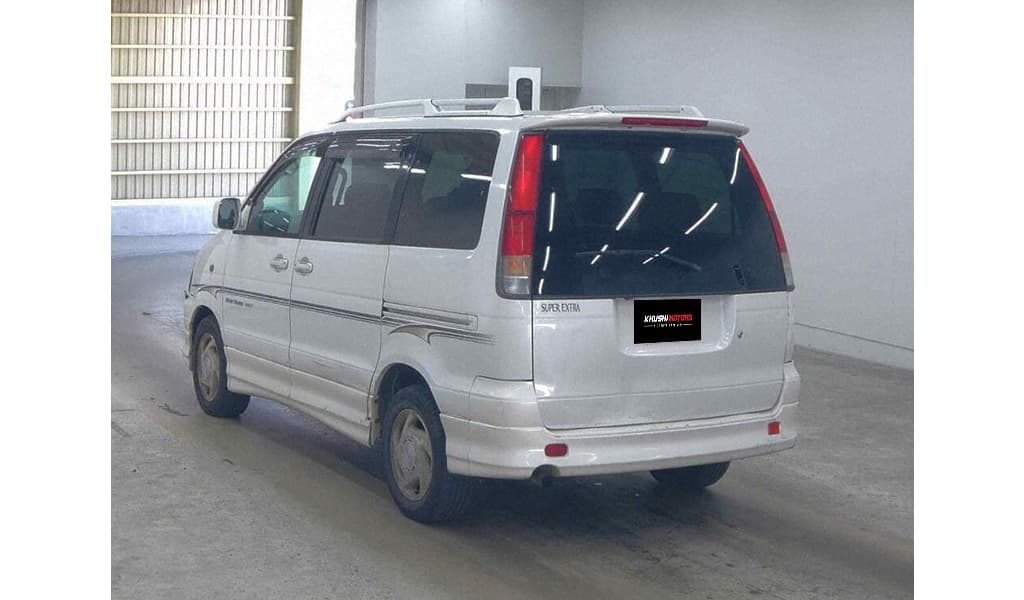 2000 Toyota Noah image-4