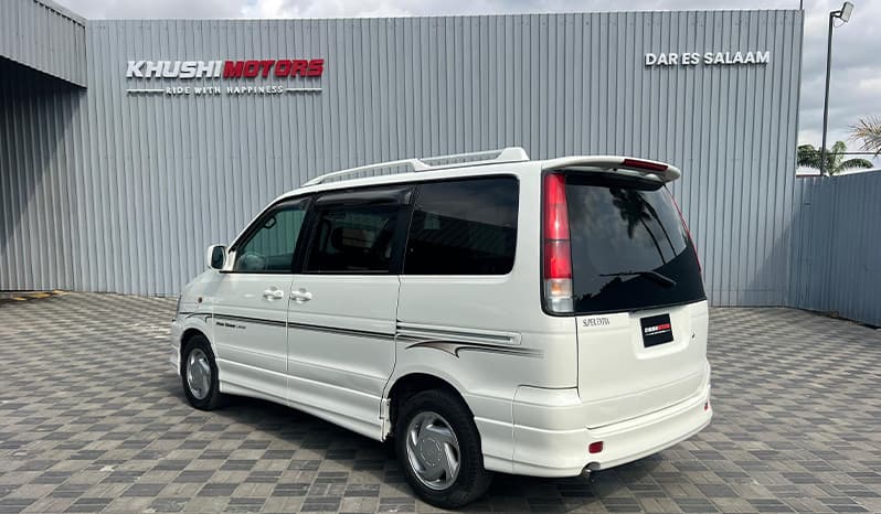 2000 Toyota Noah image-9
