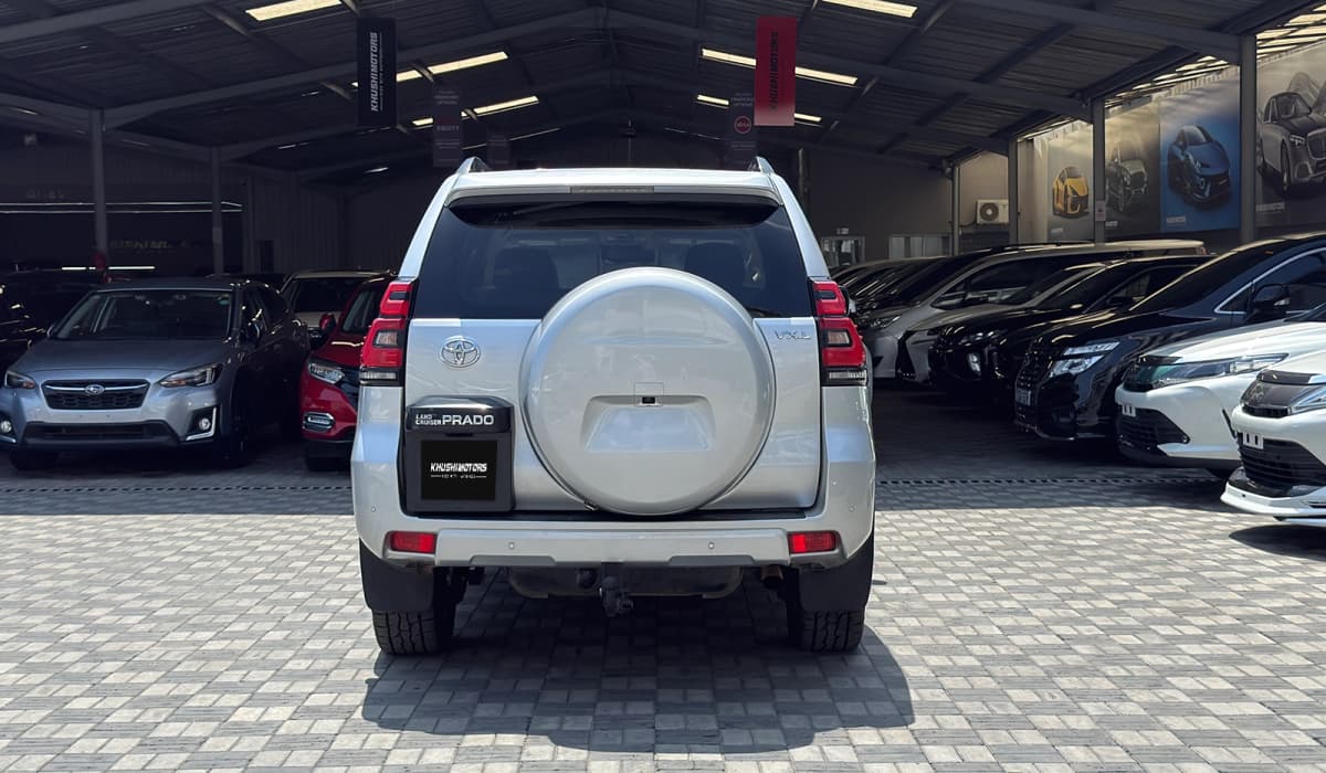2022 Toyota Land Cruiser Prado VX-L image-6