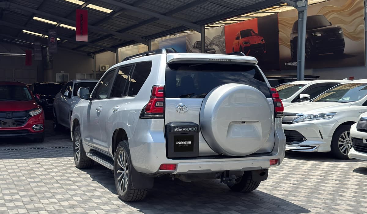 2022 Toyota Land Cruiser Prado VX-L image-5