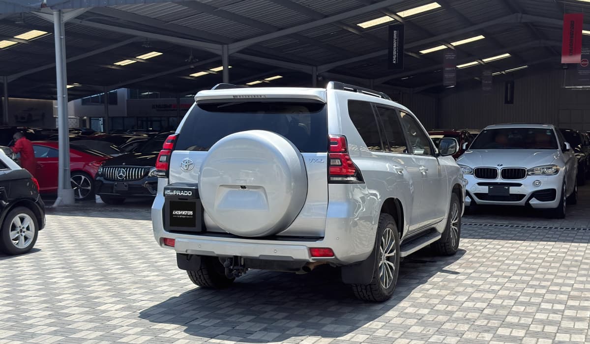 2022 Toyota Land Cruiser Prado VX-L image-4