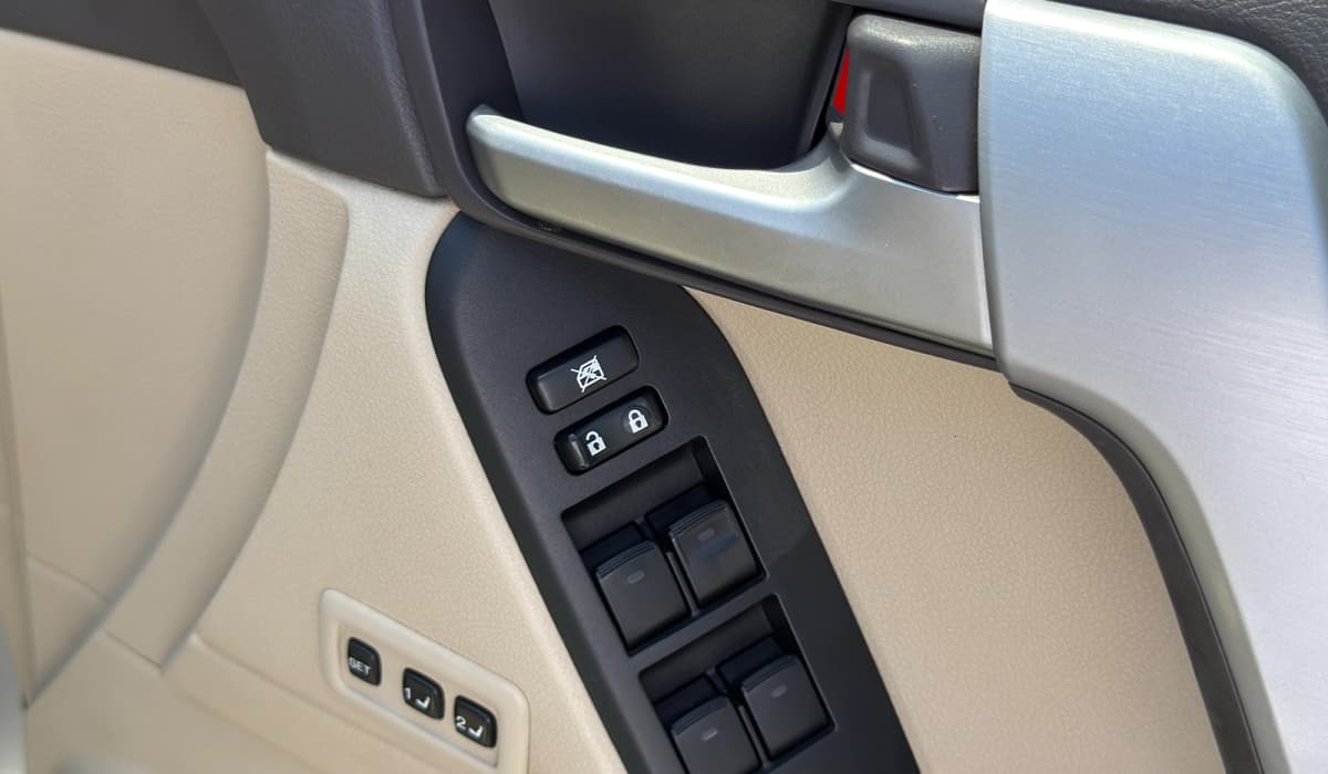 2022 Toyota Land Cruiser Prado VX-L image-8