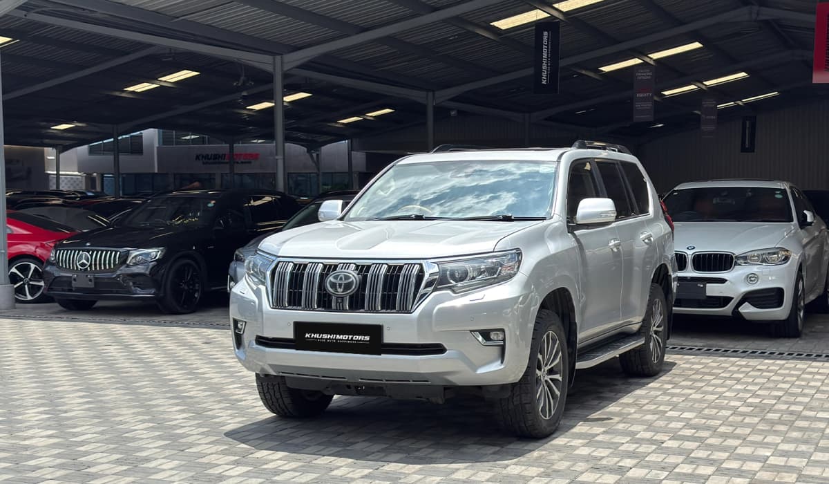 2022 Toyota Land Cruiser Prado VX-L image-3