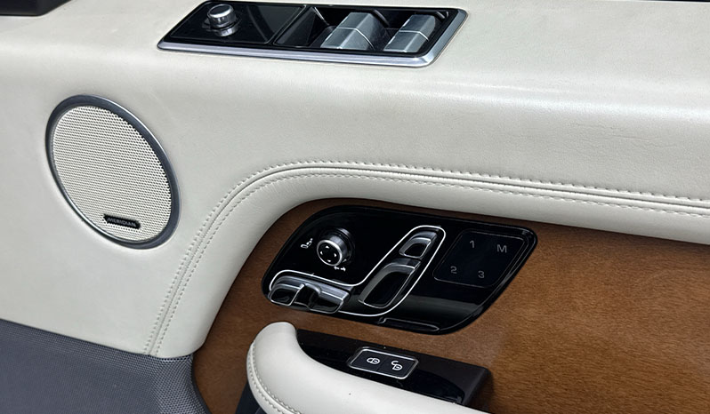 2018 Land Rover Range Rover Vogue SE image-12