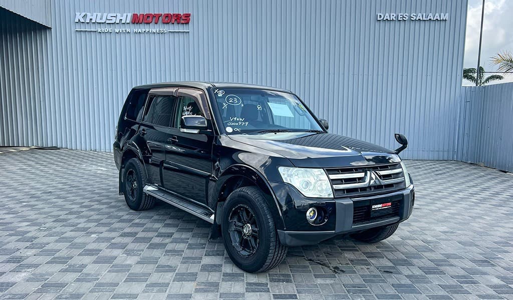 2006 Mitsubishi Pajero image-1