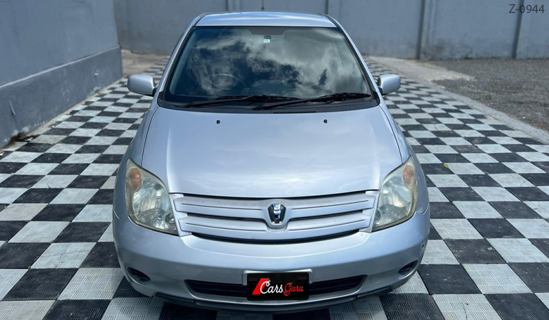 2004 Toyota IST image-1