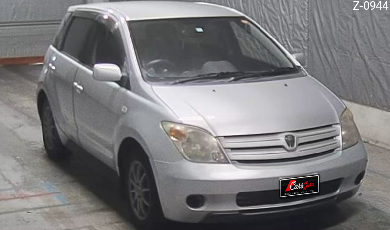 2004 Toyota IST image-6