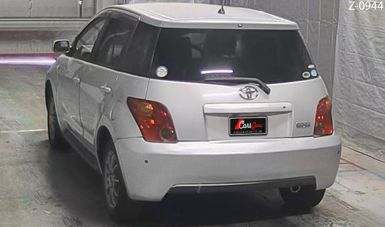 2004 Toyota IST image-8