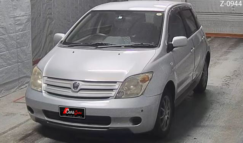 2004 Toyota IST image-9
