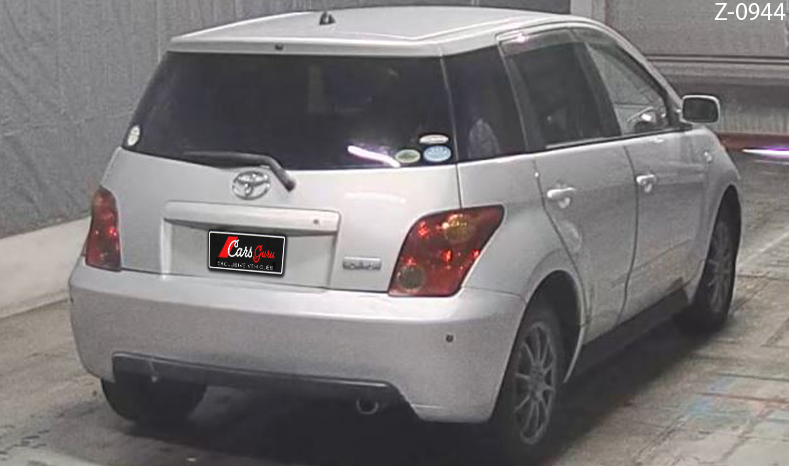 2004 Toyota IST image-11