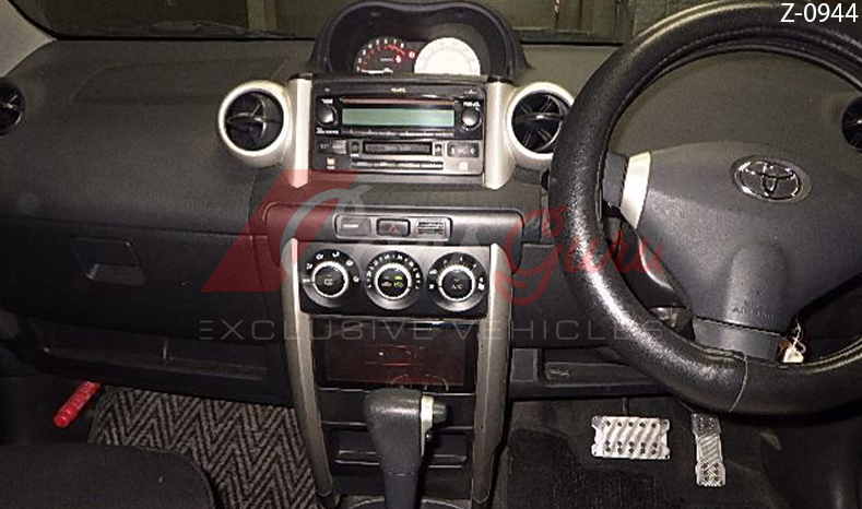 2004 Toyota IST image-13
