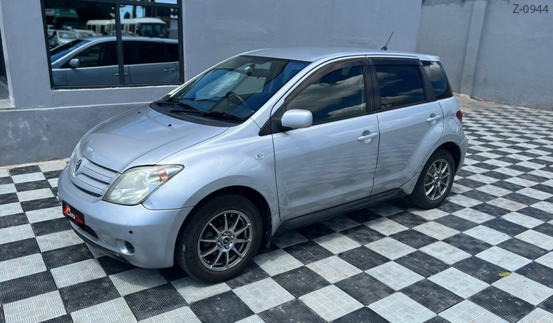 2004 Toyota IST image-14