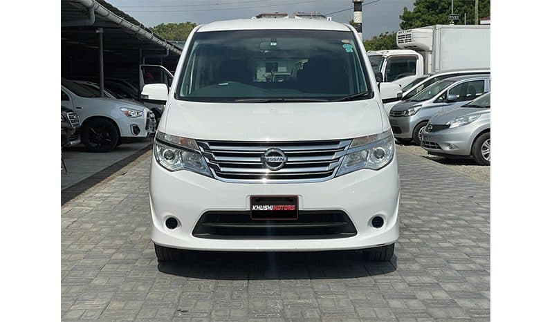 2015 Nissan Serena image-1