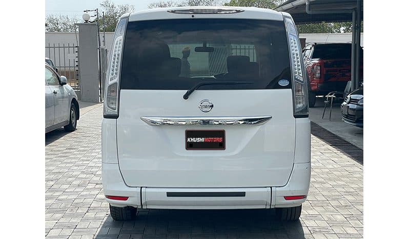 2015 Nissan Serena image-3