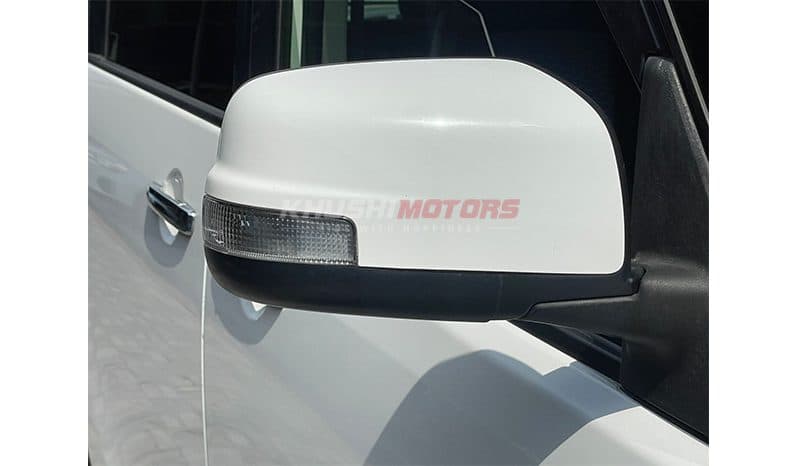 2015 Nissan Serena image-5