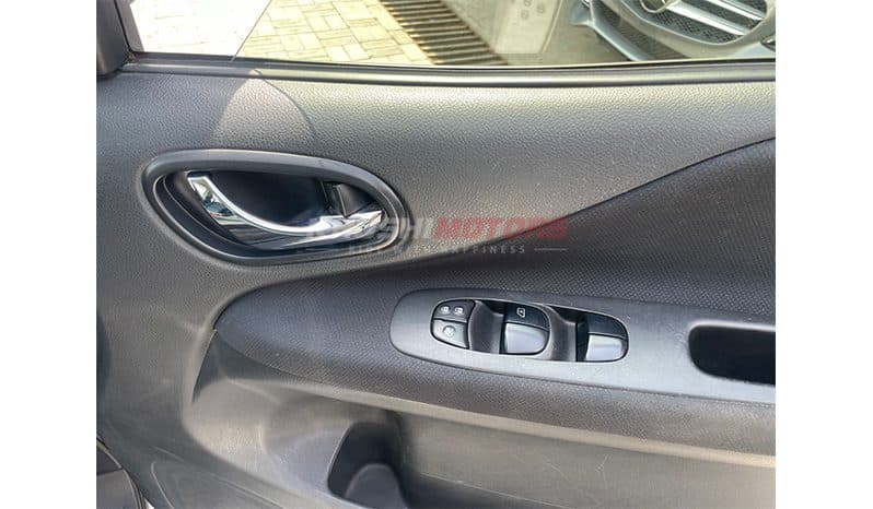 2015 Nissan Serena image-7