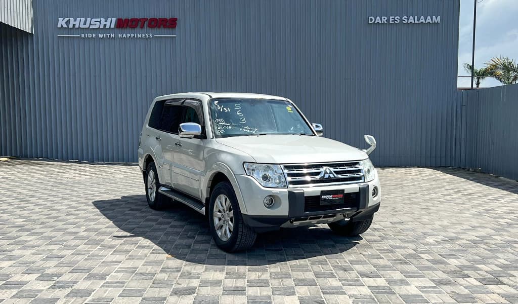 2008 Mitsubishi Pajero image-1