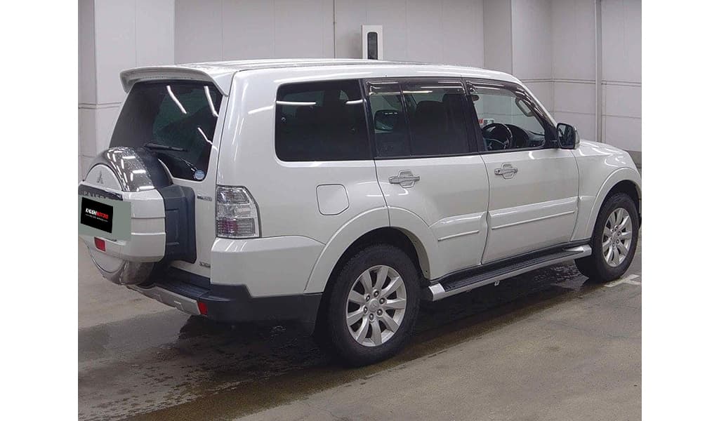 2008 Mitsubishi Pajero image-5
