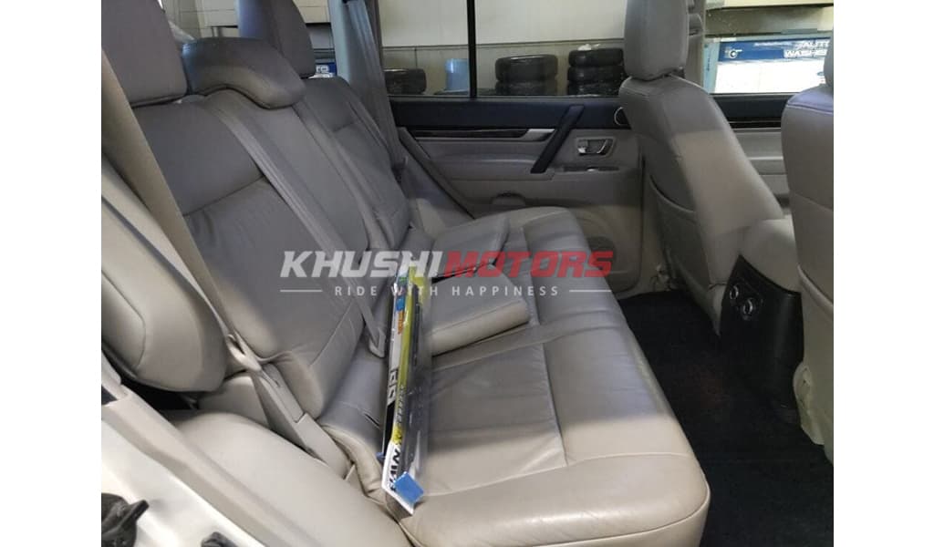 2008 Mitsubishi Pajero image-7