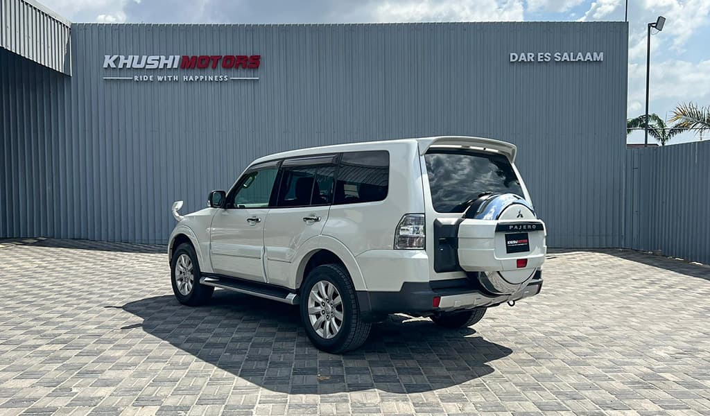 2008 Mitsubishi Pajero image-10