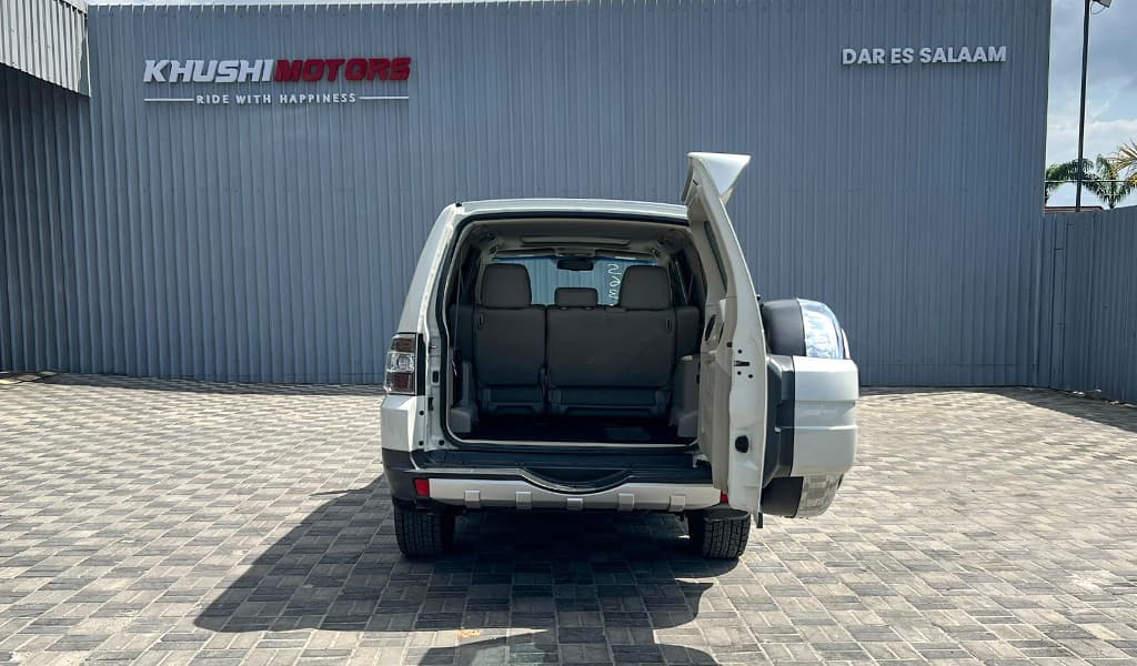2008 Mitsubishi Pajero image-11