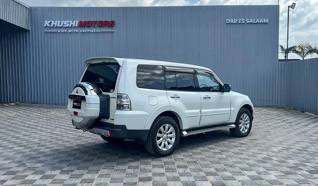 2008 Mitsubishi Pajero image-12
