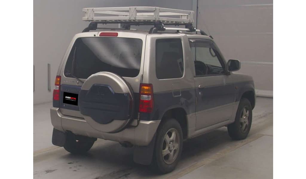2000 Mitsubishi Pajero Mini image-7