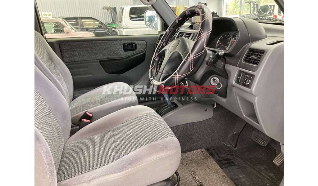 2000 Mitsubishi Pajero Mini image-8