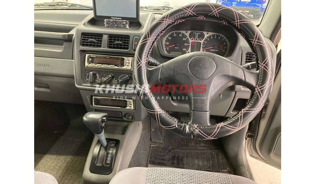 2000 Mitsubishi Pajero Mini image-9