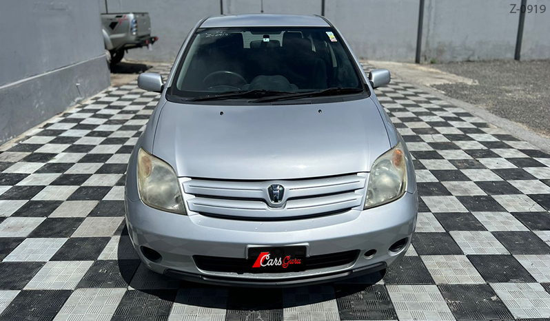 2004 Toyota IST image-1