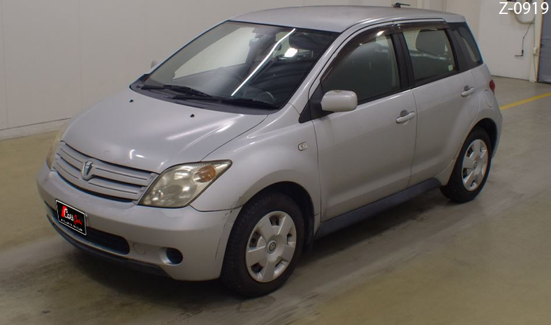 2004 Toyota IST image-5