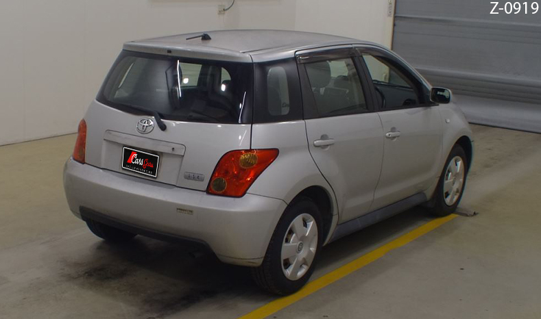2004 Toyota IST image-6
