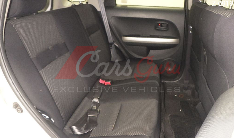 2004 Toyota IST image-9