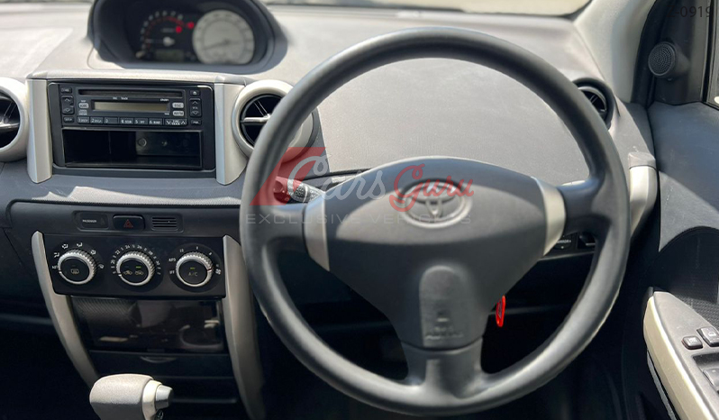 2004 Toyota IST image-14