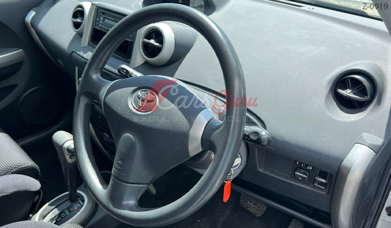 2004 Toyota IST image-16