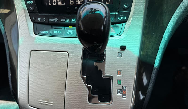 2011 Toyota Alphard image-14